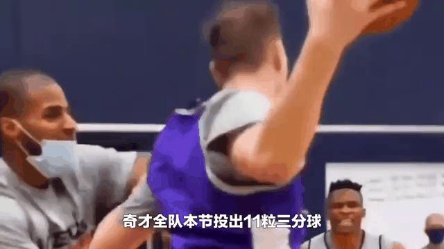 爵士全队联手取胜，气势如虹