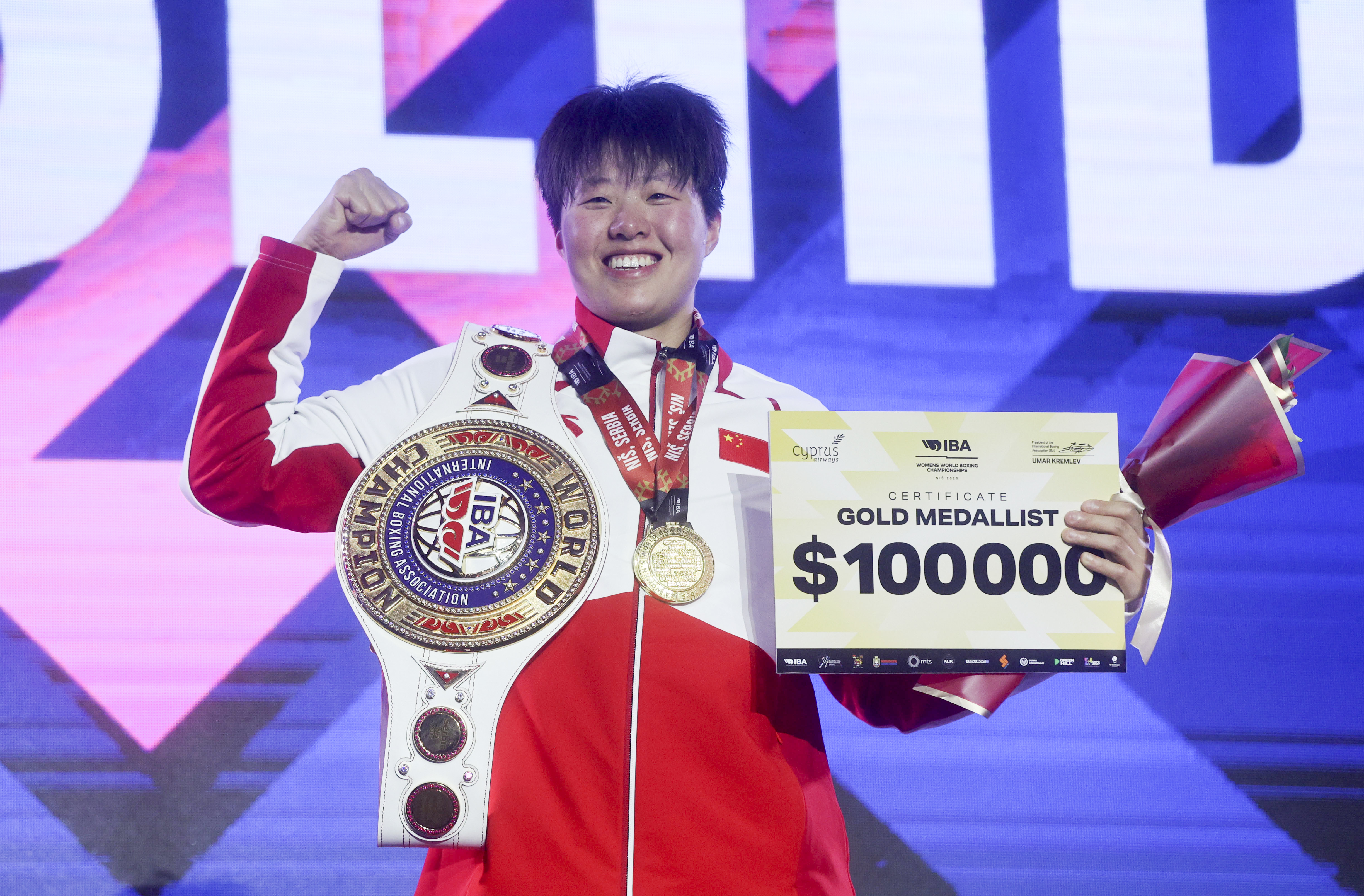 包含荷兰田径选手刷新自身最佳，勇夺女子跳远金牌！的词条