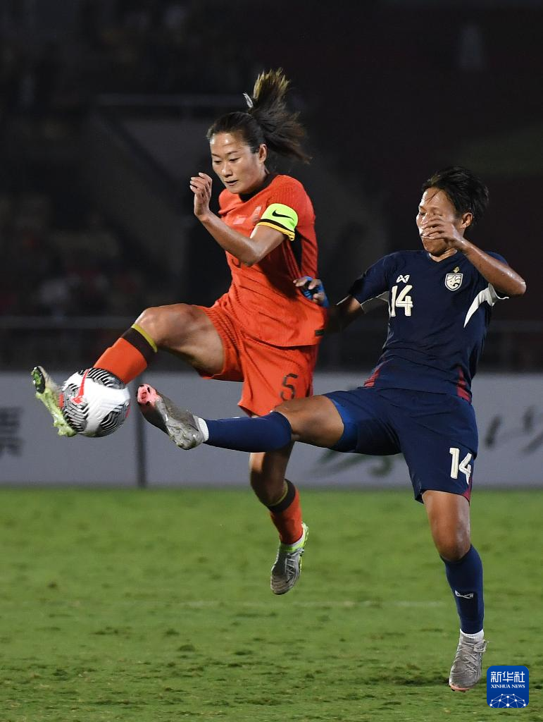 国家队激烈角逐，最终晋级女足赛事下一轮
