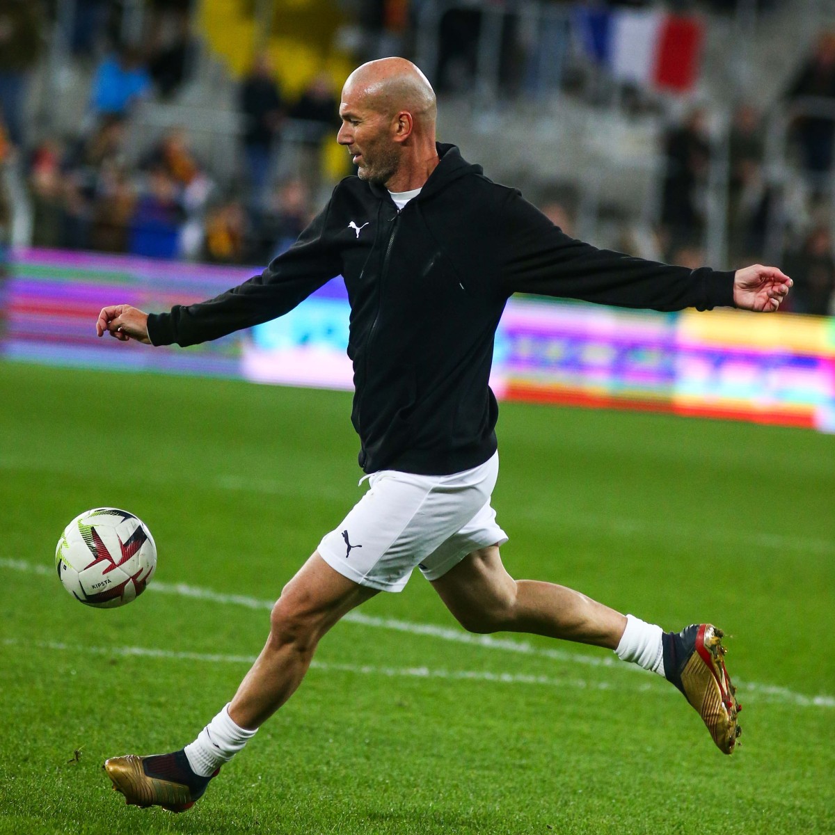 包含足坛一角:世界级球员展现技艺,场面激烈的词条 包含足坛一角:世界级球员展现技艺,场面激烈的词条