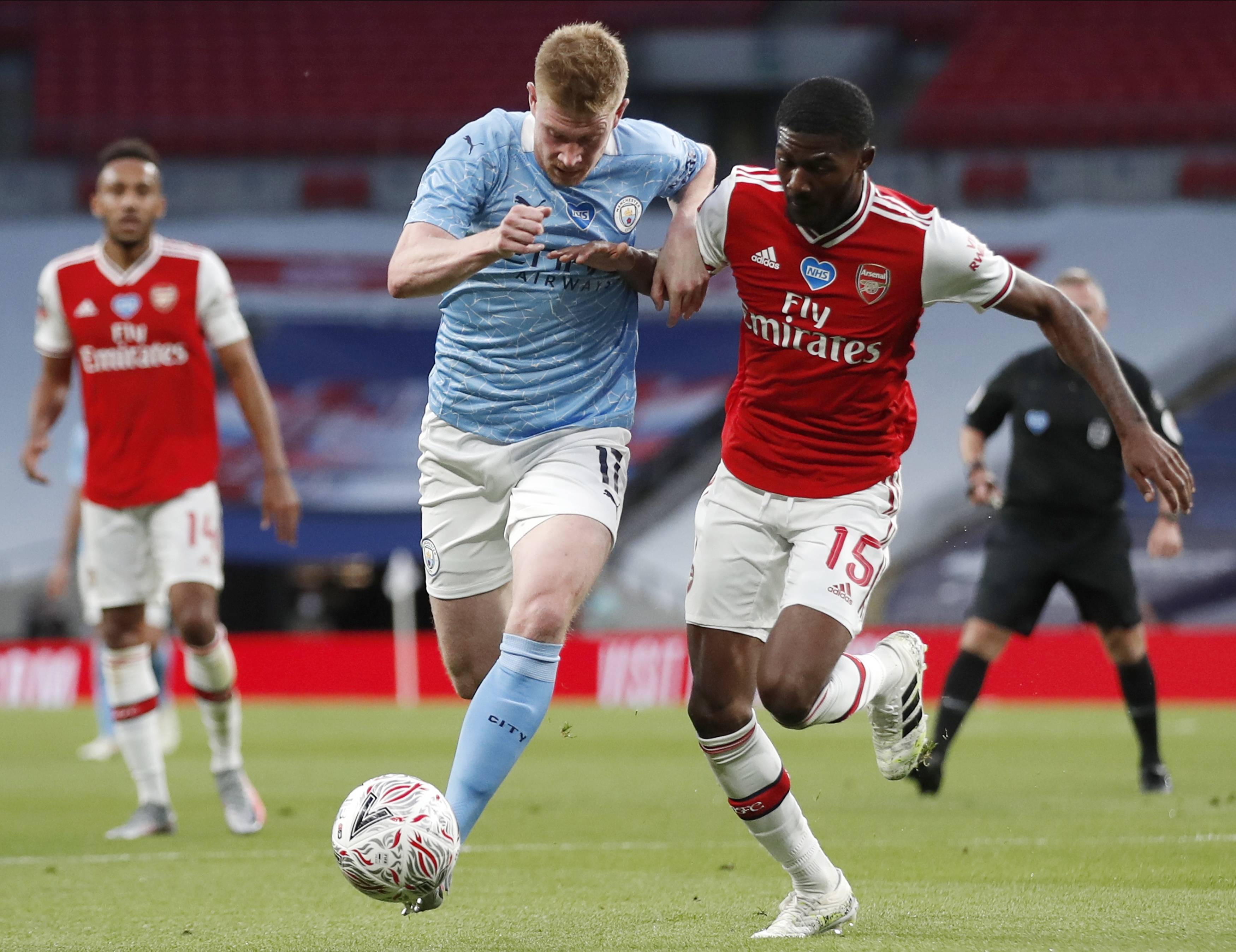 阿森纳球员互动频繁，团队合作稳定