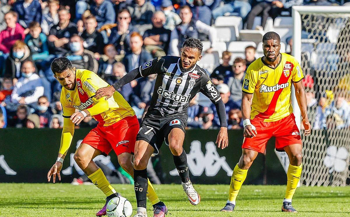 巴伦西亚换帅再败,球队危机重重的简单介绍 巴伦西亚换帅再败,球队危机重重的简单介绍