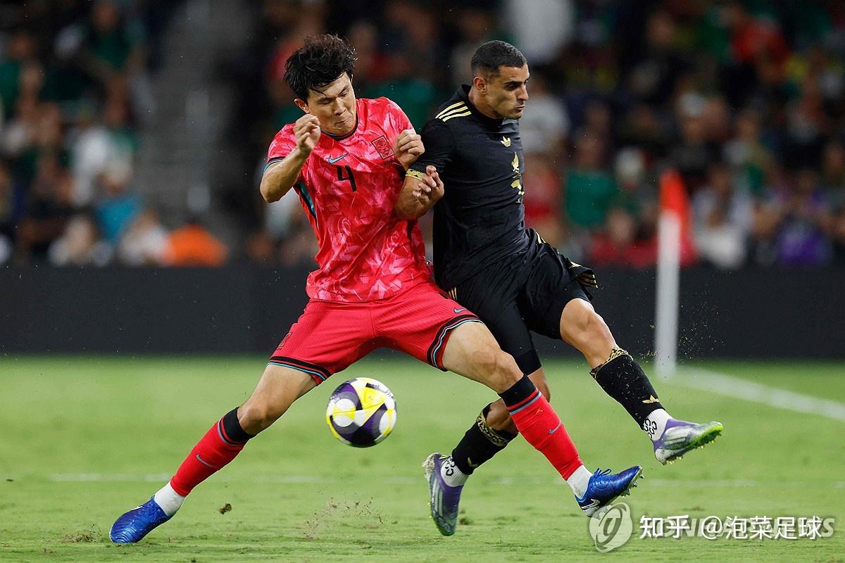 爱游戏亚洲官网-足球场上燃起了一场搏命之战