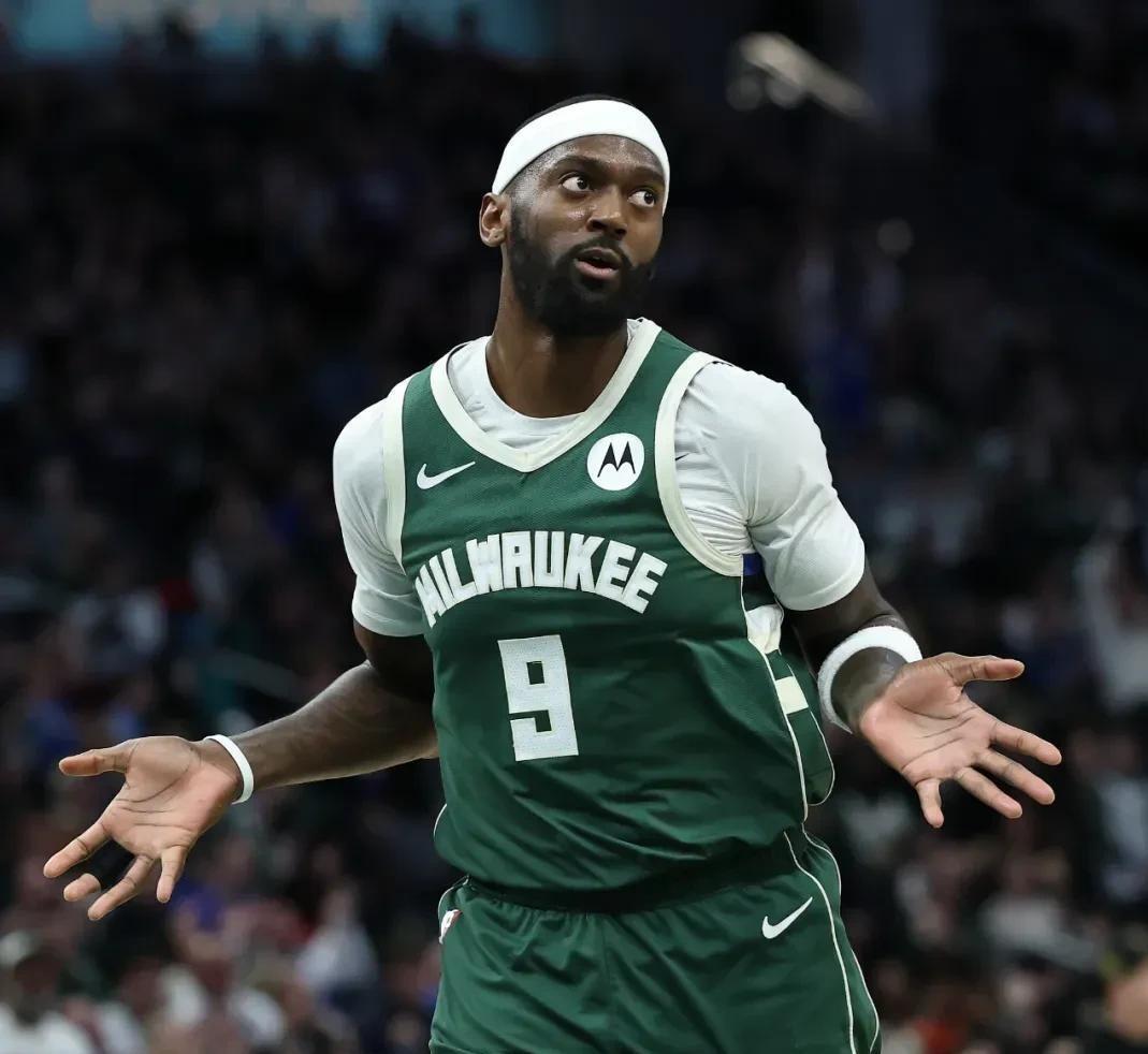 包含雄鹿遭遇尴尬连败，内线困局难以解决的词条