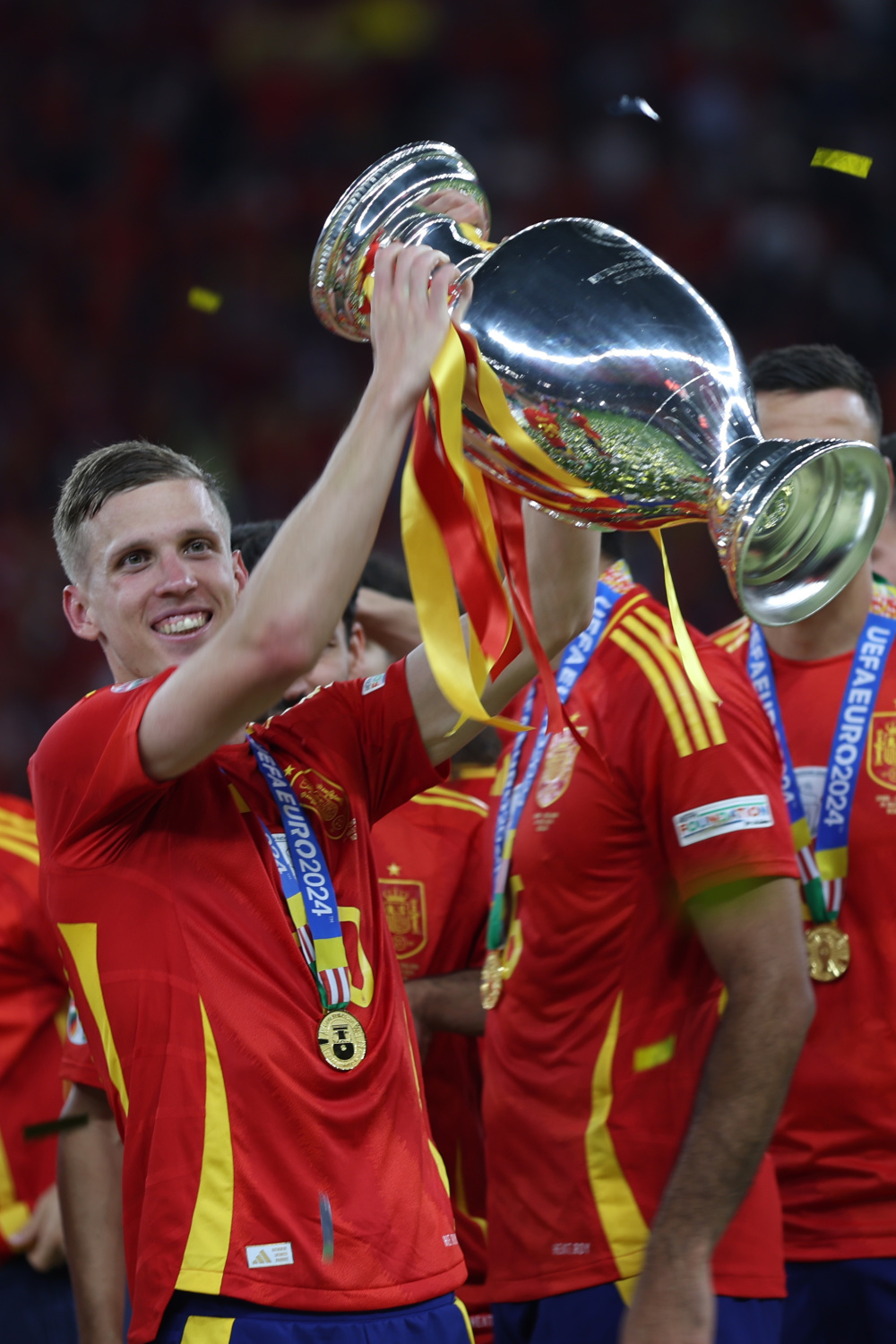 爱游戏-西班牙选手击败挪威队赢得足球胜利